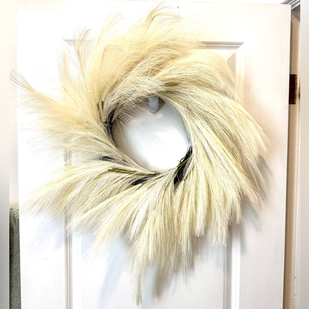 Chic Cream Holiday Wreath